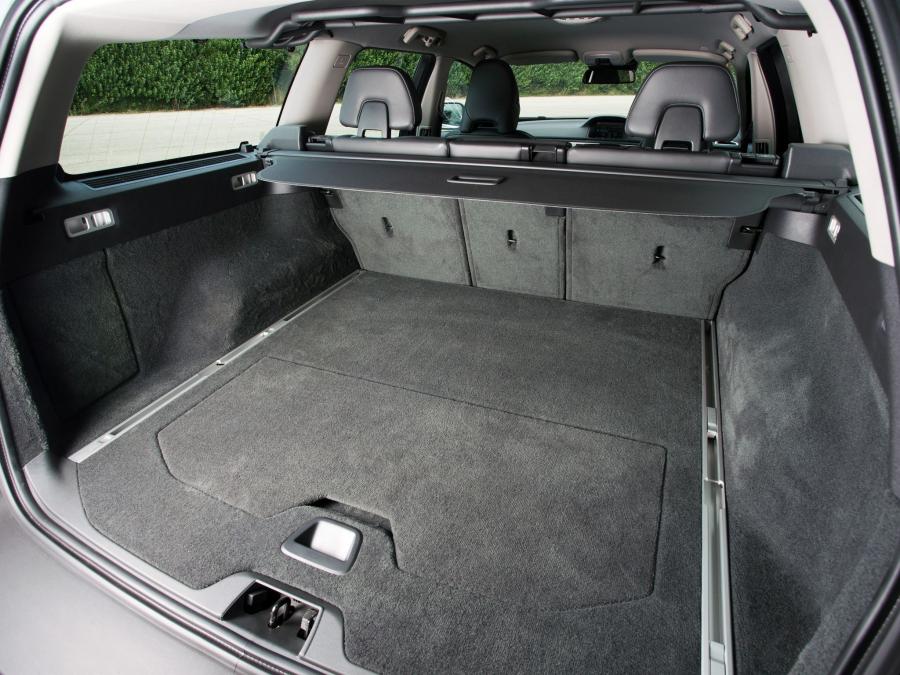  Volvo XC70 2013 года  (UK) (фото 11 из 13)